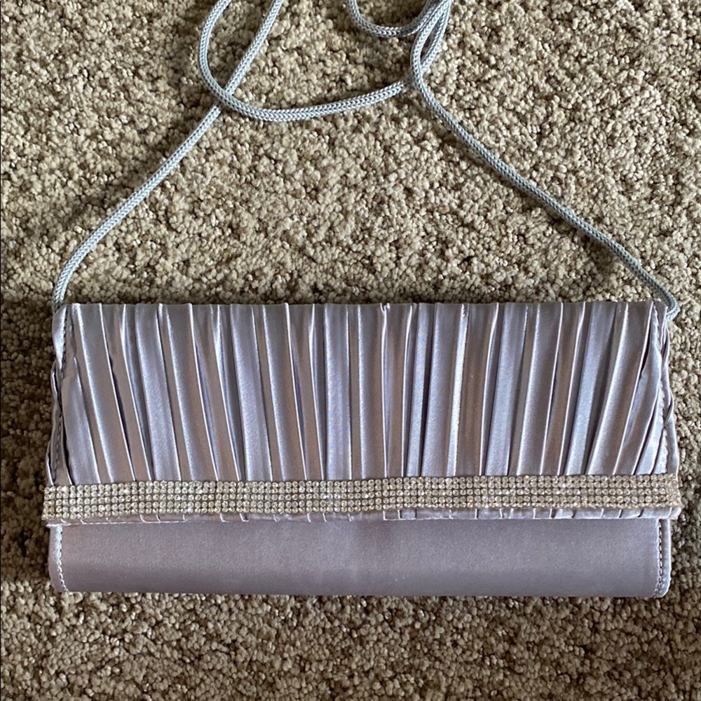 Elegant Silver Evening Clutch - Picture 2 of 6